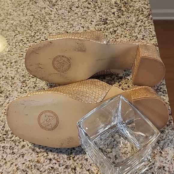 AdrienneVittadini 8M 3" gold snakeskin women's shoe gorgeous - Picture 5 of 7